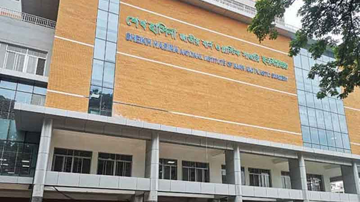 শেখ হাসিনা ও তার স্বজনদের নামযুক্ত ১৪ হাসপাতালের নতুন নাম 