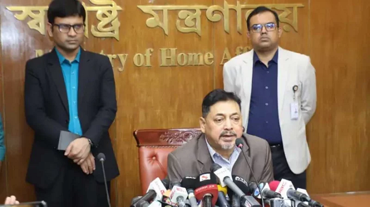 দেশে জরুরি অবস্থা জারির বিষয়ে যা বললেন স্বরাষ্ট্রের সিনিয়র সচিব দেশে জরুরি অবস্থা জারির বিষয়ে যা বললেন স্বরাষ্ট্রের সিনিয়র সচিব