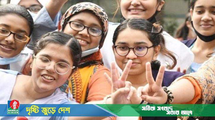 এইচএসসিতে জিপিএ-৫ কমেছে প্রায় ৭৭ হাজার