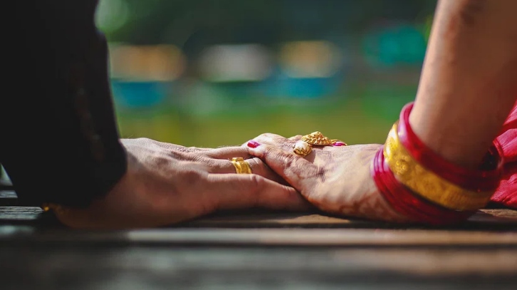 প্রেমের টানে ভারতীয় শাবনূর চাঁপাইনবাবগঞ্জে