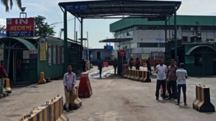 চট্টগ্রাম বন্দরে সিঅ্যান্ডএফ মালিক-শ্রমিকদের ৪ ঘণ্টা কর্মবিরতি পালন চট্টগ্রাম বন্দরে সিঅ্যান্ডএফ মালিক-শ্রমিকদের ৪ ঘণ্টা কর্মবিরতি পালন