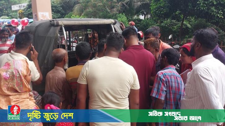 গরু বেচাকেনা নিয়ে পূর্ব বিরোধের জেরে দুই ভাইকে কুপিয়ে হত্যা