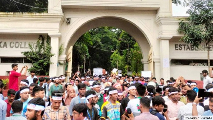 অধ্যাদেশ জারির দাবিতে ৭ কলেজের শিক্ষার্থীদের বিক্ষোভ অধ্যাদেশ জারির দাবিতে ৭ কলেজের শিক্ষার্থীদের বিক্ষোভ