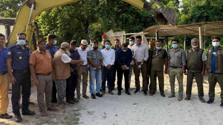 গজারি বনের ভেতরে থাকা অবৈধ দুই সিসা কারখানা গুড়িয়ে দিলো প্রশাসন