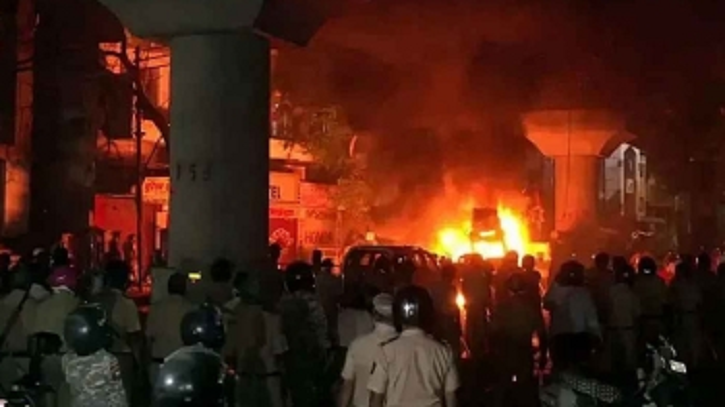 ভারতে হিন্দু-মুসলিম সংঘর্ষে আহত ৯, কারফিউ জারি ভারতে হিন্দু-মুসলিম সংঘর্ষে আহত ৯, কারফিউ জারি