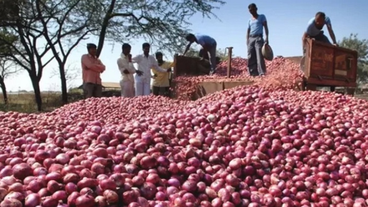 মুখ ফিরিয়ে নিয়েছে বাংলাদেশ, মাথায় হাত ভারতের পেঁয়াজ ব্যবসায়ীদের 
