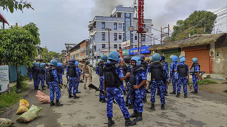 মণিপুরে ৩ দিন পর ব্রডব্যান্ড ইন্টারনেট চালু, এখনও বন্ধ মোবাইল ডেটা মণিপুরে ৩ দিন পর ব্রডব্যান্ড ইন্টারনেট চালু, এখনও বন্ধ মোবাইল ডেটা