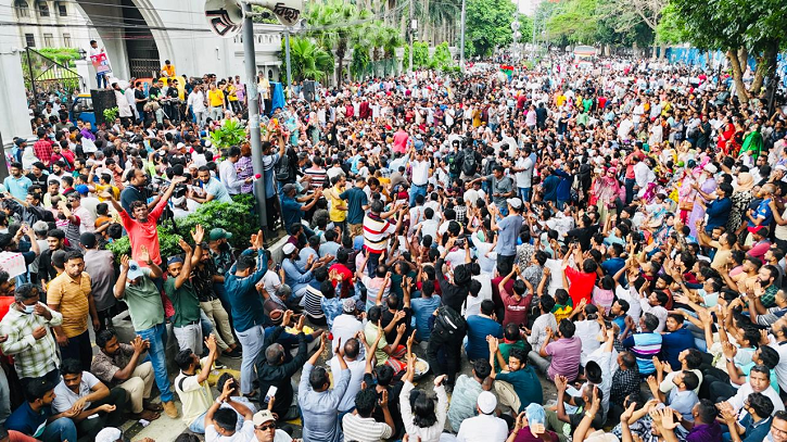 গানে গানে, স্লোগানে উত্তাল নগর ভবন এলাকা গানে গানে, স্লোগানে উত্তাল নগর ভবন এলাকা