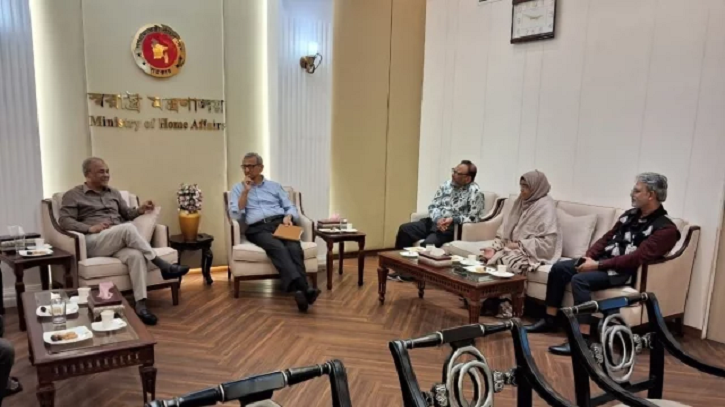 সাম্য হত্যার তদন্ত যাবে ডিবির কাছে, আশ্বাস স্বরাষ্ট্র উপদেষ্টার সাম্য হত্যার তদন্ত যাবে ডিবির কাছে, আশ্বাস স্বরাষ্ট্র উপদেষ্টার