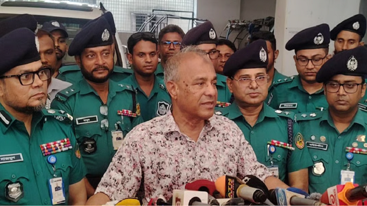 পুলিশ মামলা বাণিজ্যে জড়ালে বাড়ি পাঠিয়ে দেওয়া হবে: স্বরাষ্ট্র উপদেষ্টা পুলিশ মামলা বাণিজ্যে জড়ালে বাড়ি পাঠিয়ে দেওয়া হবে: স্বরাষ্ট্র উপদেষ্টা