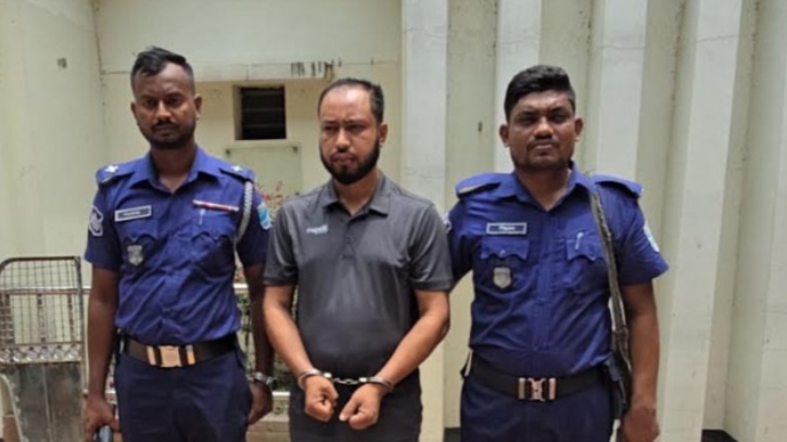ভুয়া এডিশনাল এসপি পরিচয় দেওয়া জাকারিয়া সিলেট থেকে গ্রেফতার ভুয়া এডিশনাল এসপি পরিচয় দেওয়া জাকারিয়া সিলেট থেকে গ্রেফতার