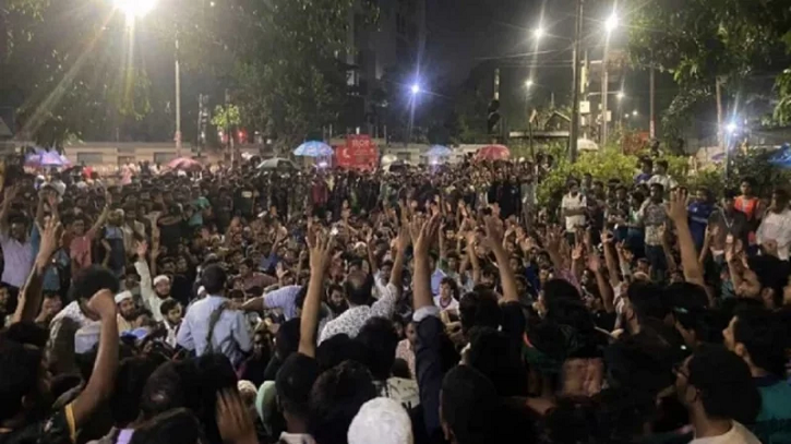 জবি শিক্ষক-শিক্ষার্থীদের কঠোর কর্মসূচি, জুমার পর গণঅনশন 