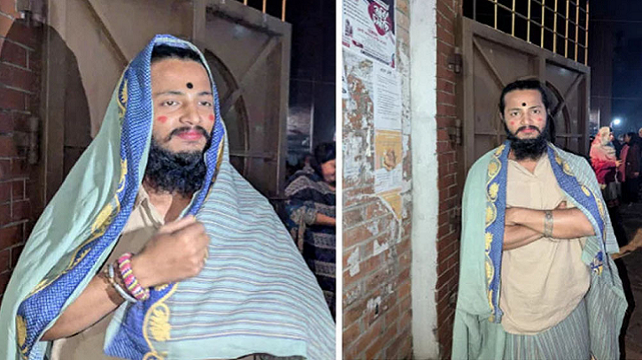 জাবি ছাত্রী হলে ঢুকায় শাড়ি-টিপ পরিয়ে যুবককে পুলিশে সোপর্দ