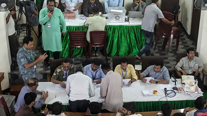 জাকসুর ভোট গণনা শেষ হতে পারে কখন? জানালেন নির্বাচন কমিশন