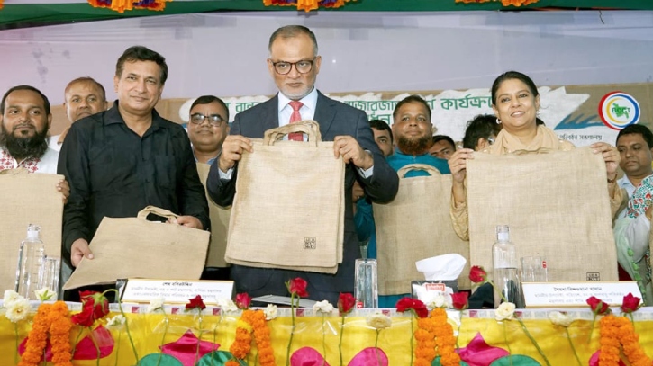 পলিথিনের ব্যবহার করতে দেওয়া হবে না: বাণিজ্য উপদেষ্টা পলিথিনের ব্যবহার করতে দেওয়া হবে না: বাণিজ্য উপদেষ্টা
