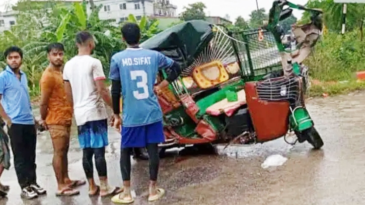 গাজীপুরে ট্রাক-সিএনজি সংঘর্ষে নিহত ২, আহত ৩