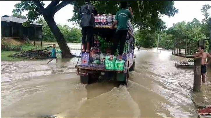 খাগড়াছড়িতে পাহাড় ধস-বন্যা: আশ্রয় কেন্দ্রে বহু মানুষ, দীঘিনালায় পাঁচ শতাধিক পরিবার পানিবন্দি খাগড়াছড়িতে পাহাড় ধস-বন্যা: আশ্রয় কেন্দ্রে বহু মানুষ, দীঘিনালায় পাঁচ শতাধিক পরিবার পানিবন্দি