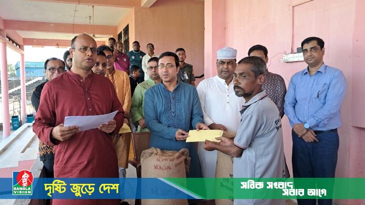 প্রাণ ফিরেছে খাগড়াছড়িতে, ক্ষতিগ্রস্তদের দেওয়া হয়েছে সহায়তা