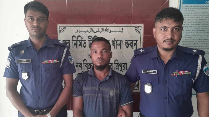 দীঘিনালায় গৃহবধূকে ধর্ষণের অভিযোগে যুবক আটক দীঘিনালায় গৃহবধূকে ধর্ষণের অভিযোগে যুবক আটক