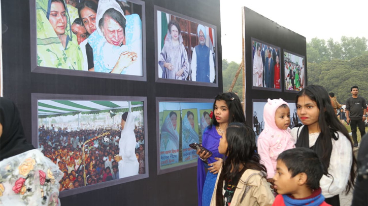 খালেদা জিয়ার সংগ্রামী জীবনের আলোকচিত্র দেখতে উৎসুক সব বয়সী মানুষ