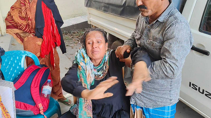 হাসপাতালে পড়ে রইলো গৃহবধূর মরদেহ, পালালেন শ্বশুরবাড়ির লোকজন!