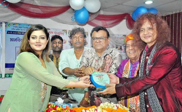 সমাজ ক্রমশ অন্ধচিন্তায় আচ্ছন্ন হয়ে পড়ছে : কবিদের মত সমাজ ক্রমশ অন্ধচিন্তায় আচ্ছন্ন হয়ে পড়ছে : কবিদের মত