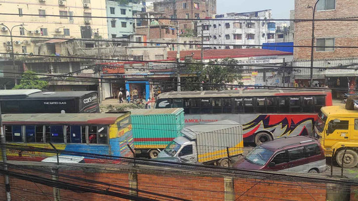 পোশাক শ্রমিকদের বিক্ষোভ, বাড্ডা-রামপুরা সড়কে যান চলাচল বন্ধ পোশাক শ্রমিকদের বিক্ষোভ, বাড্ডা-রামপুরা সড়কে যান চলাচল বন্ধ