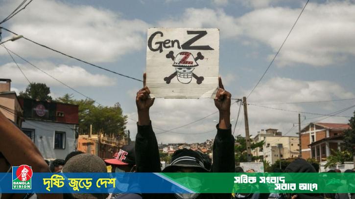 জেন-জি ঝড়ে এবার মাদাগাস্কার সরকারের পতন!
