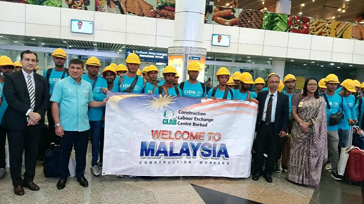 দেশে আটকে পরা কর্মীদের প্রথম ফ্লাইট মালয়েশিয়ায় পৌঁছেছে