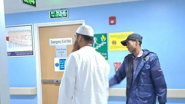 খালেদা জিয়ার খোঁজ নিতে হাসপাতালে মামুনুল হক 