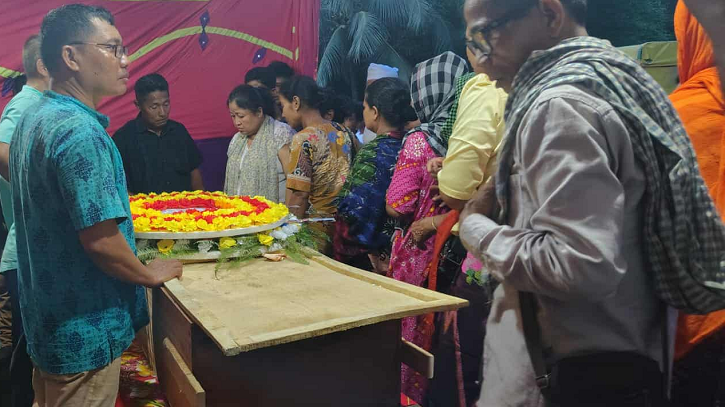 মাইলস্টোন ট্র্যাজিডি: নিথর উক্যছাইং মারমা এখন নিজ বাড়িতে, এলাকায় শোকের মাতম মাইলস্টোন ট্র্যাজিডি: নিথর উক্যছাইং মারমা এখন নিজ বাড়িতে, এলাকায় শোকের মাতম