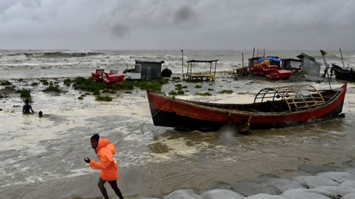 লঘুচাপে পরিণত হয়েছে ঘূর্ণিঝড় ‘মোন্থা’ লঘুচাপে পরিণত হয়েছে ঘূর্ণিঝড় ‘মোন্থা’