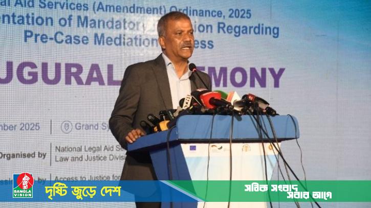 দেওয়ানি ও ফৌজদারি  আদালত আলাদা করেছে সরকার: আইন উপদেষ্টা