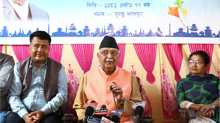 দেখা মিললো নেপালের সাবেক প্রধানমন্ত্রীর, বললেন ‘দেশ ছেড়ে পালাব না’