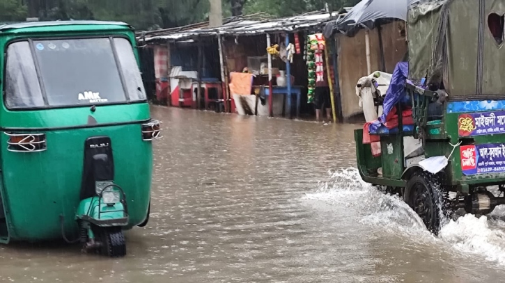 টানা বৃষ্টিতে ডুবল নোয়াখালী, আরও ভারী বৃষ্টিপাতের সম্ভাবনা টানা বৃষ্টিতে ডুবল নোয়াখালী, আরও ভারী বৃষ্টিপাতের সম্ভাবনা