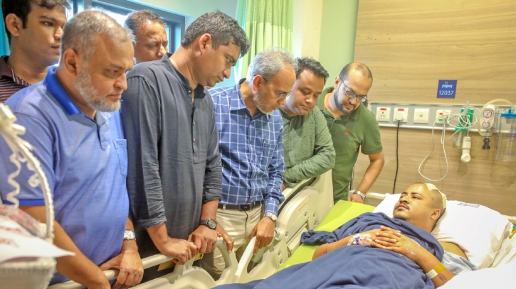 জামায়াত-শিবিরের হামলায় গুরুতর আহত ছাত্রদল নেতার পাশে বিএনপি প্রতিনিধিদল জামায়াত-শিবিরের হামলায় গুরুতর আহত ছাত্রদল নেতার পাশে বিএনপি প্রতিনিধিদল