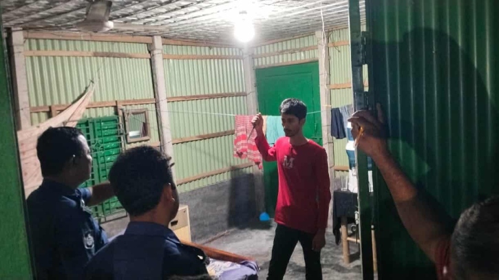 নামাজরত বাবাকে কুপিয়ে হত্যা করলো মাদকাসক্ত ছেলে