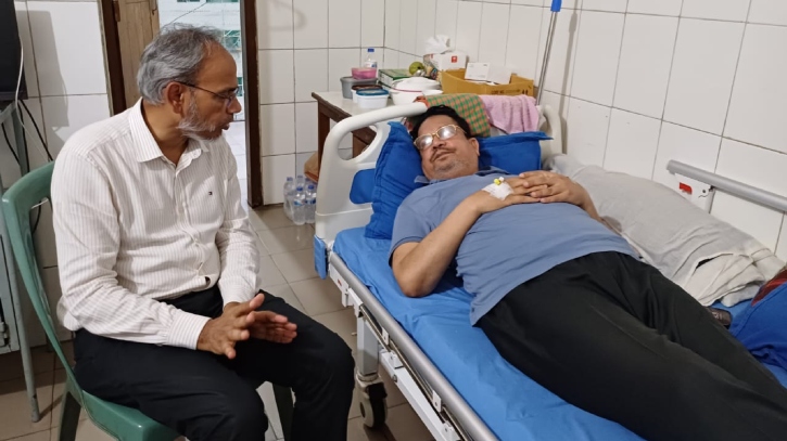 শিমুল বিশ্বাসের শারীরিক অবস্থা স্থিতিশীল, দেখতে গেলেন ডা. রফিক শিমুল বিশ্বাসের শারীরিক অবস্থা স্থিতিশীল, দেখতে গেলেন ডা. রফিক