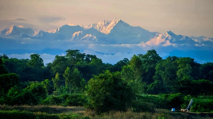 আবারও পঞ্চগড় থেকে দেখা যাচ্ছে কাঞ্চনজঙ্ঘা