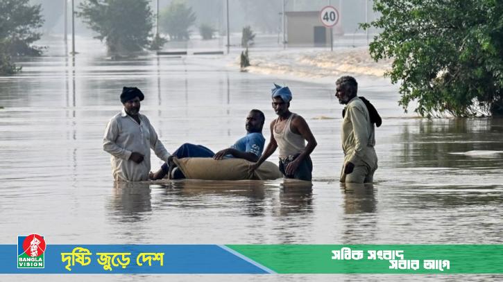 পাকিস্তানের পাঞ্জাবে প্রবল বর্ষণ; বন্যায় ডুবে গেছে ১৬শ’ গ্রাম