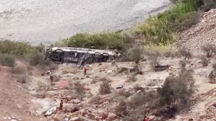 পেরুতে যাত্রীবাহী বাস খাদে পড়ে নিহত অন্তত ৩৭