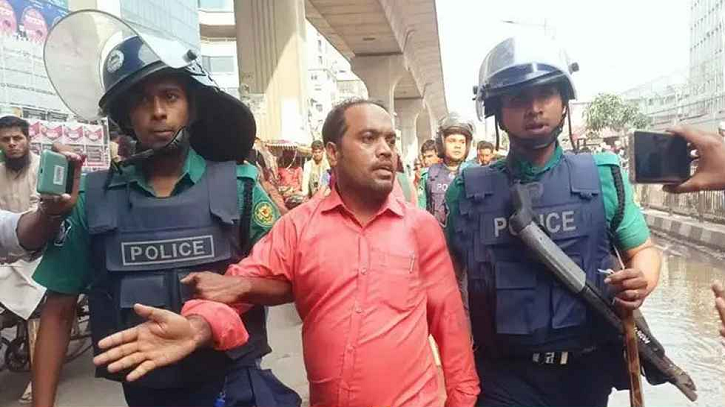 হুঁশিয়ারির পর আন্দোলনে আটক শিক্ষকদের ছেড়ে দিলো পুলিশ হুঁশিয়ারির পর আন্দোলনে আটক শিক্ষকদের ছেড়ে দিলো পুলিশ
