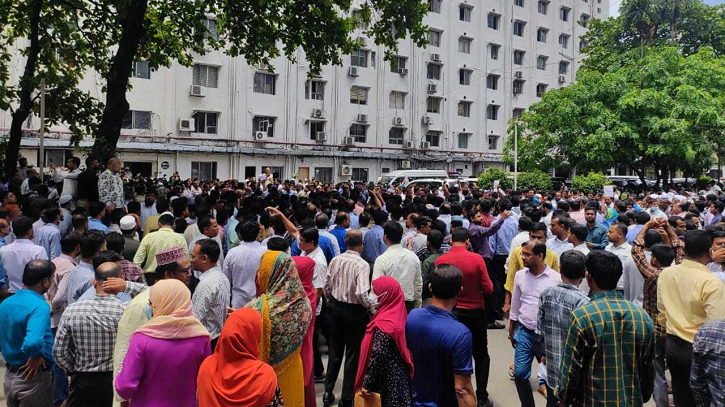 ছুটি শেষে দীর্ঘ কর্মবিরতির হুঁশিয়ারি সচিবালয়ের কর্মচারীদের ছুটি শেষে দীর্ঘ কর্মবিরতির হুঁশিয়ারি সচিবালয়ের কর্মচারীদের