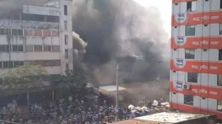 টঙ্গীতে তুলার গোডাউনে আগুন, নিয়ন্ত্রণে ফায়ারের ৮ ইউনিট