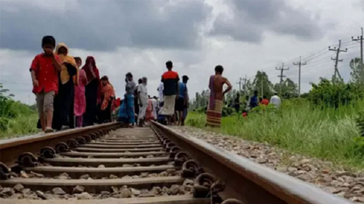 বিকালে হাঁটতে বেরিয়ে ট্রেনে কাটা পড়ে প্রাণ গেল একই পরিবারের ৩ জনের