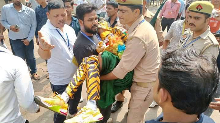 বন্ধ দ্বিতীয় সেশনের খেলা, ভারতীয়দের হামলায় হাসপাতালে টাইগার রবি বন্ধ দ্বিতীয় সেশনের খেলা, ভারতীয়দের হামলায় হাসপাতালে টাইগার রবি