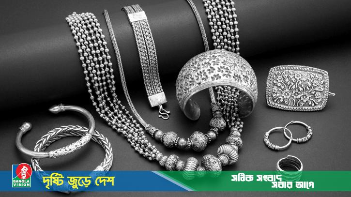 স্বর্ণের সাথে পাল্লা দিয়ে ফের রুপার দামেও রেকর্ড