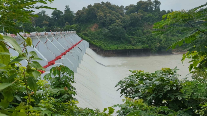 বাড়ছে পানির চাপ, কাপ্তাই বাঁধের ১৬ জলকপাট খোলা হলো ১৮ ইঞ্চি করে বাড়ছে পানির চাপ, কাপ্তাই বাঁধের ১৬ জলকপাট খোলা হলো ১৮ ইঞ্চি করে