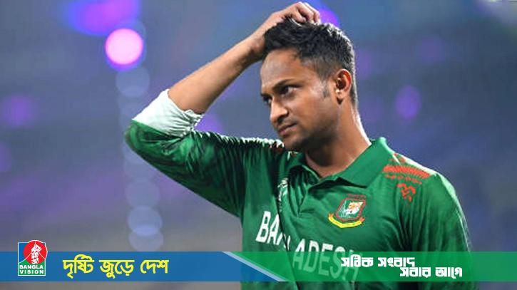 বিতর্কের মাঝেই বড় দুঃসংবাদ পেলেন সাকিব