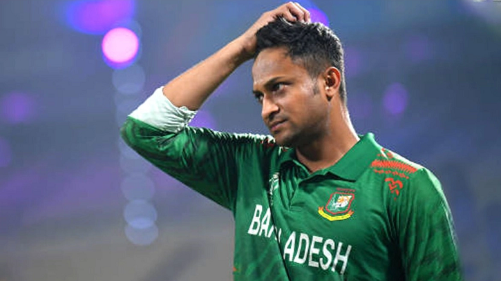 বিতর্কের মাঝেই বড় দুঃসংবাদ পেলেন সাকিব